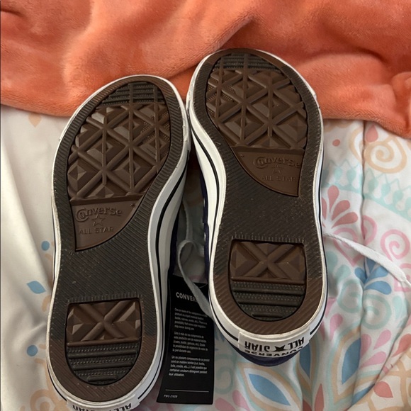 Converse Dark Blue and White Sneakers - Picture 4 of 4